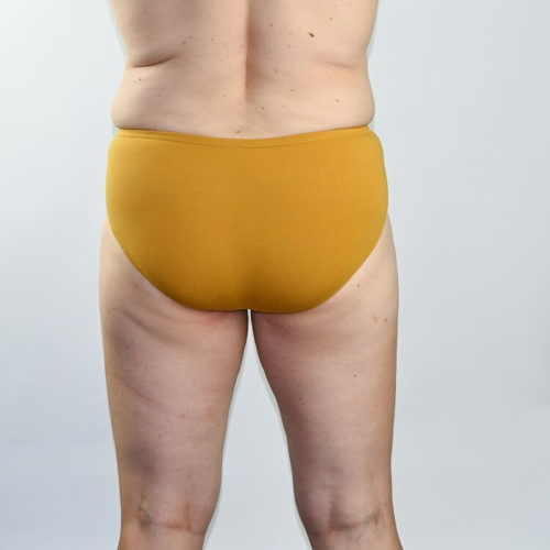 Alina alushousujen kaavassa on 2 eri vyötärökorkeutta, erillinen haarakiila ja 5 erilaista jalantietä