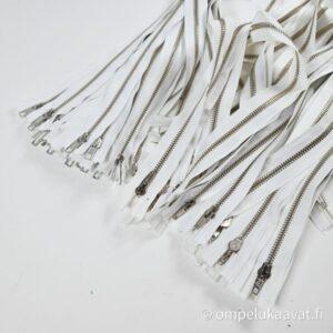 Metalliketju umpiketju pitkä